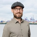 Portraitfoto von Dr. Lukas Hoffmann