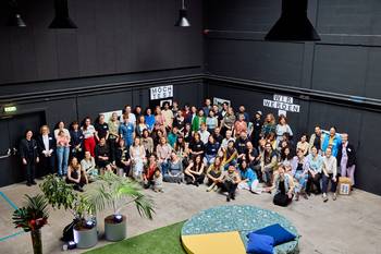 Gruppenbild der Teilnehmenden am Netzwerktag 2024 zu 10 Jahre stART.up